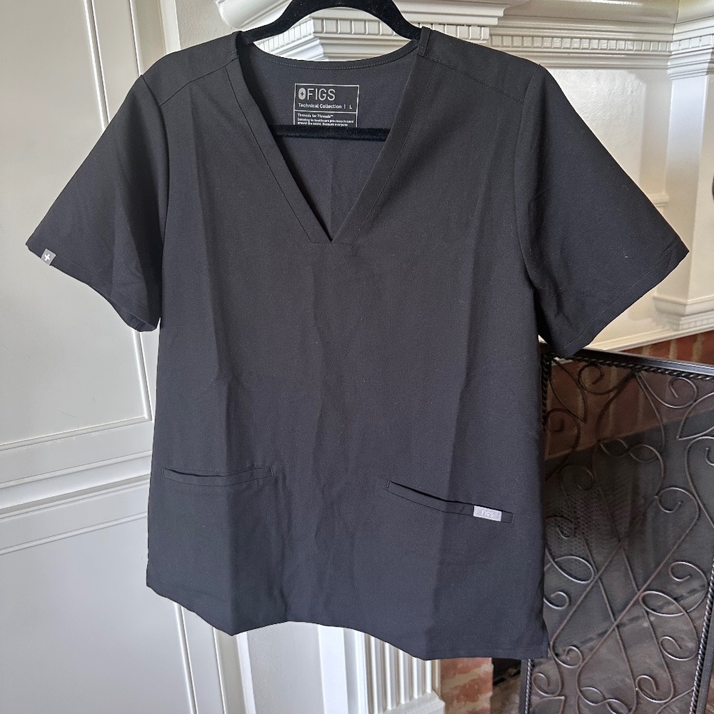 Figs Casma Three-Pocket Scrub Top